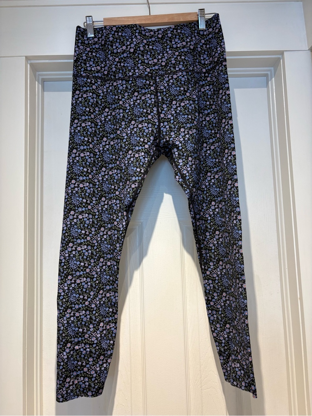 knix leakproof Leggings with Lavender Floral Ditsy Print (never been worn)